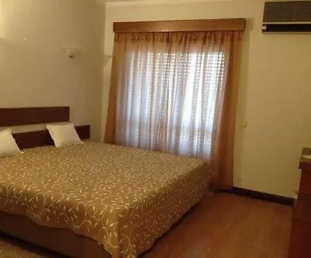 Residencial Dos Carvalhais * 吉马良斯